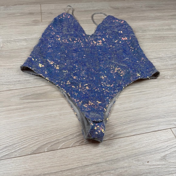 For Love And Lemons Skivvies Opal Low Plunge High Cut
Sequin Bodysuit Size L - Picture 5 of 16